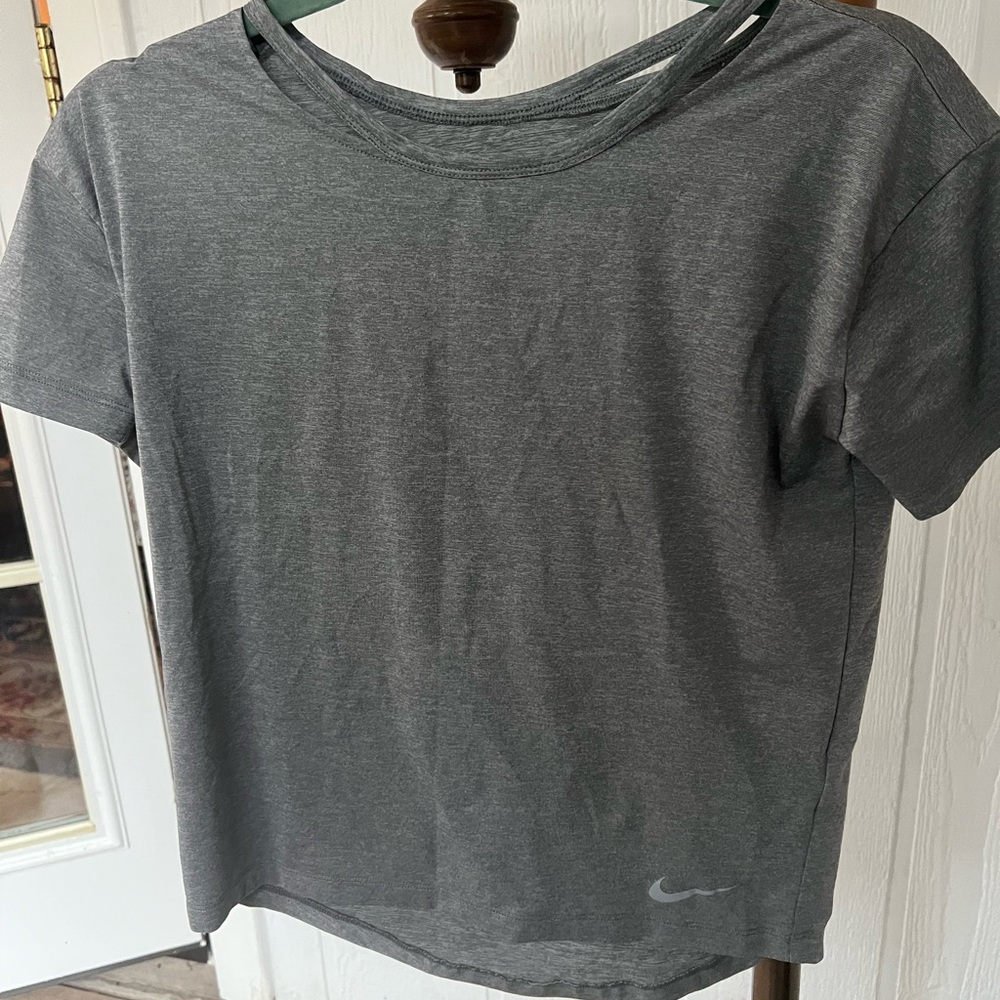 Nike Dri-Fit Women's Gray Short Sleeve Tee XS